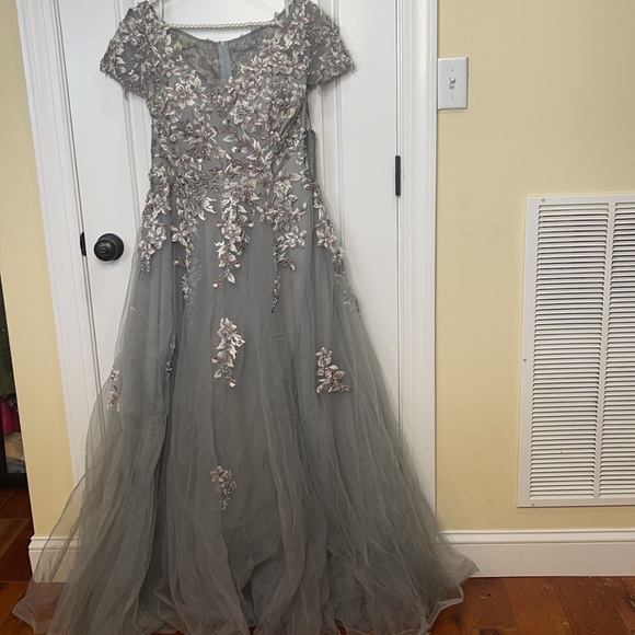 *NEW* LA FEMME 27968 floral embroidery appliqué cinderella ballgown - Picture 9 of 17